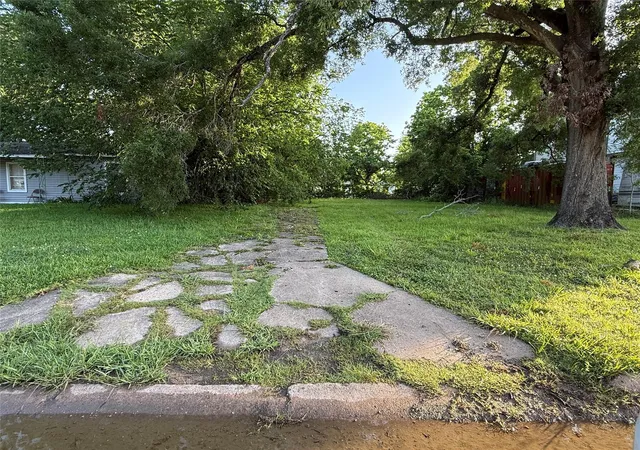 3rd image of 5307 Willow Glen Dr, Houston, TX 77033 | MLS# 13520879