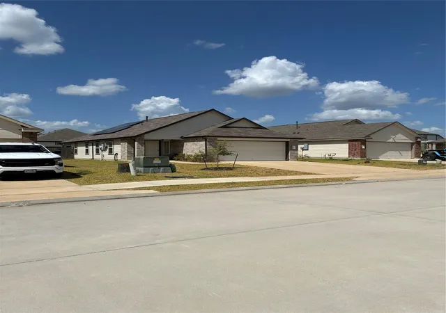 2nd image of 304 Caribou Ct, Huntsville, TX 77320 | MLS# 31594381