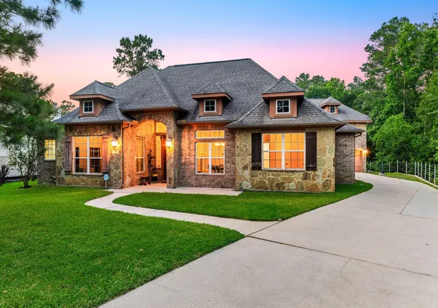 Photo 3 of Single family home for sale at 42 Brookefield Cir, Magnolia, TX 77355 | MLS# 10456816 | Listing updated on 2026-09-23
