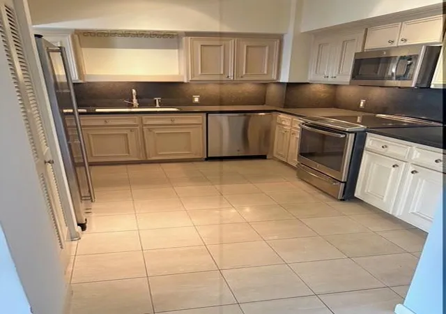 2nd image of 15 Greenway Plz #14D, Houston, TX 77046 | MLS# 14427761