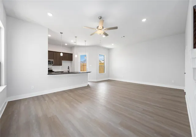 4th image of 13218 Opera Dr, Houston, TX 77047 | MLS# 95823191