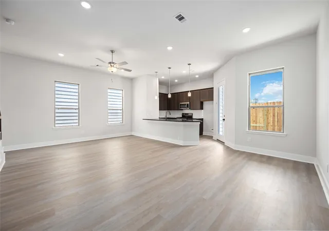 5th image of 13218 Opera Dr, Houston, TX 77047 | MLS# 95823191