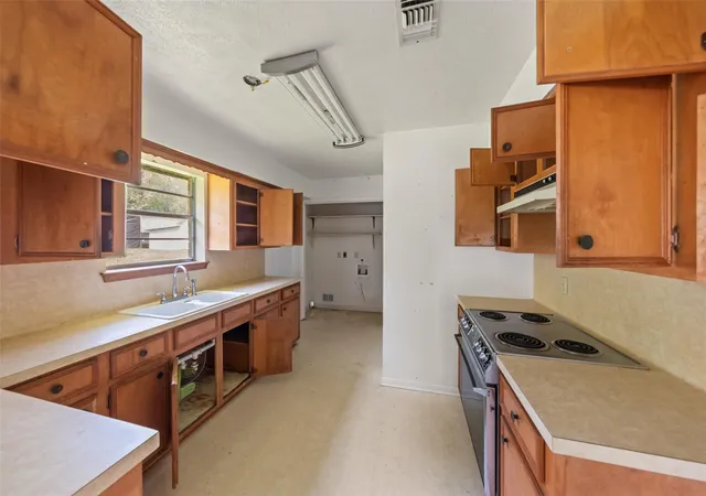 Single family home for sale at 21 Wood Lodge Dr, Huntsville, TX 77320 | MLS# 24714160 | Listing updated on 2026-10-10