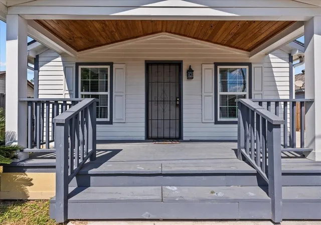 1st image of 7013 Corsicana St, Houston, TX 77020 | MLS# 19960279