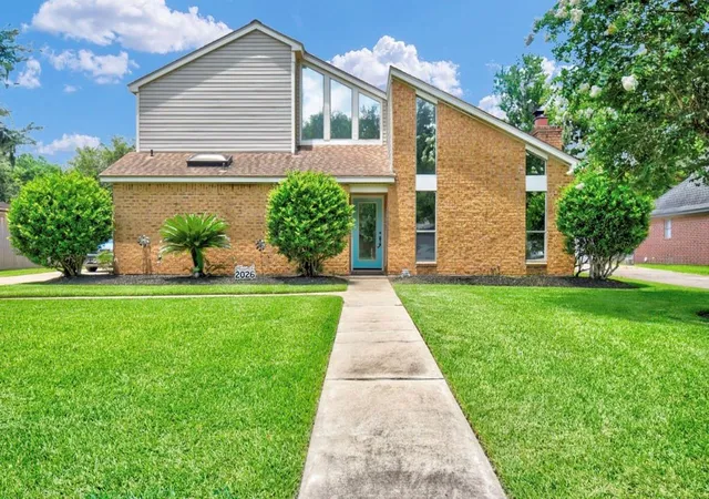 1st image of 221 Wedgewood St, Lake Jackson, TX 77566 | MLS# 85096914