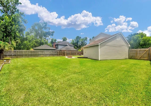 31st image of 221 Wedgewood St, Lake Jackson, TX 77566 | MLS# 85096914