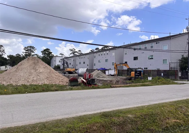 Photo 1 of Land for sale at 422 Martin St, Houston, TX 77018 | MLS# 42995368 | Listing updated on 2026-08-24