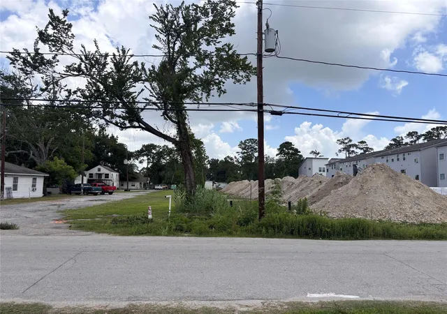 Photo 2 of Land for sale at 422 Martin St, Houston, TX 77018 | MLS# 42995368 | Listing updated on 2026-08-24