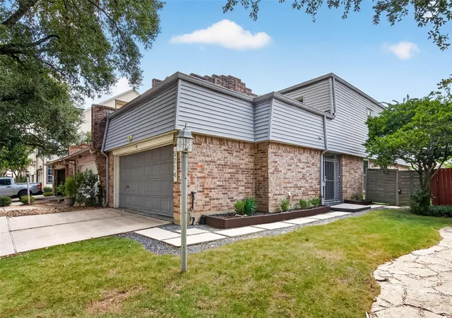 Photo 1 of Townhouse for sale at 5714 Innsbruck St, Bellaire, TX 77401 | MLS# 26152402 | Listing updated on 2026-09-12