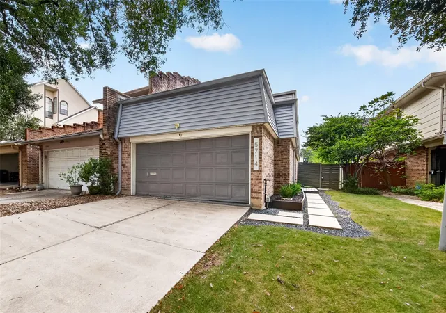 Photo 3 of Townhouse for sale at 5714 Innsbruck St, Bellaire, TX 77401 | MLS# 26152402 | Listing updated on 2026-09-12