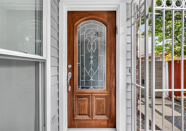 Photo 4 of Townhouse for sale at 5714 Innsbruck St, Bellaire, TX 77401 | MLS# 26152402 | Listing updated on 2026-09-12