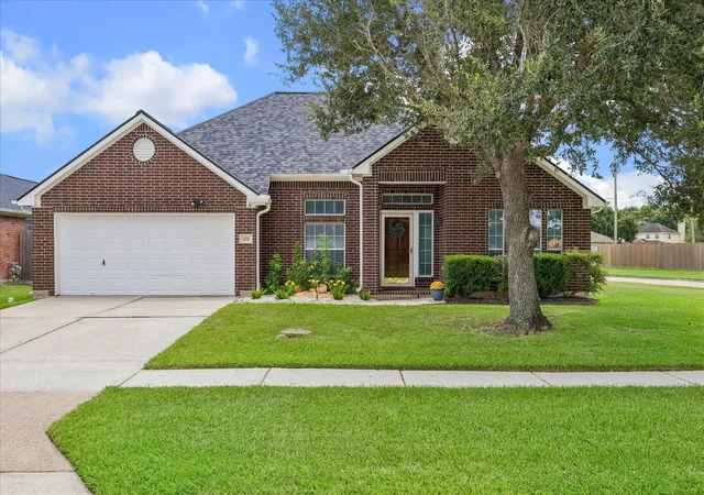 1st image of 202 Meadowhill Ln, League City, TX 77539 | MLS# 47070702