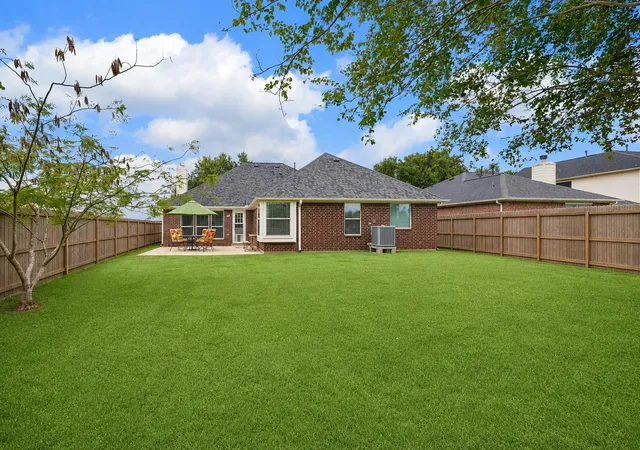 33rd image of 202 Meadowhill Ln, League City, TX 77539 | MLS# 47070702