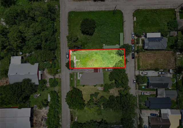 Photo 1 of Land for sale at 2437 Davis St, Houston, TX 77026 | MLS# 77701366 | Listing updated on 2026-07-23