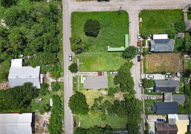 Photo 2 of Land for sale at 2437 Davis St, Houston, TX 77026 | MLS# 77701366 | Listing updated on 2026-07-23