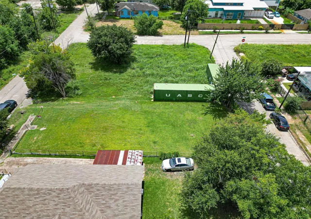 Photo 3 of Land for sale at 2437 Davis St, Houston, TX 77026 | MLS# 77701366 | Listing updated on 2026-07-23
