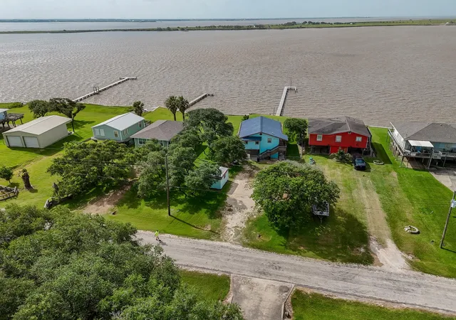Homes for sale in Palacios, TX | 2116 W Bayshore Dr, Palacios, TX 77465 | MLS# 41716656