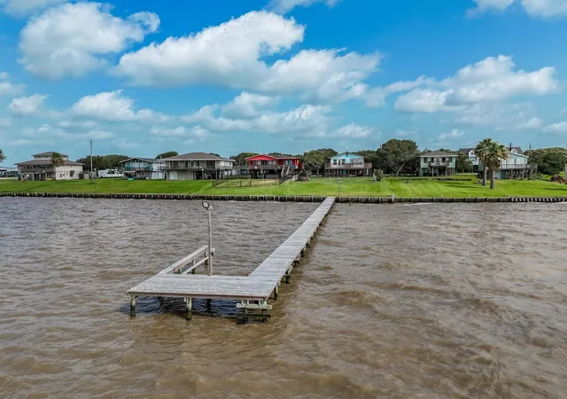 Homes for sale in Palacios, TX | 2116 W Bayshore Dr, Palacios, TX 77465 | MLS# 41716656