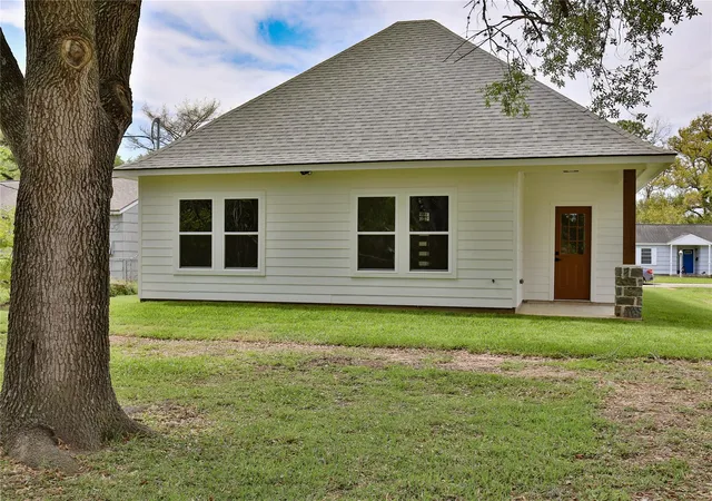 Homes for sale in Lake Jackson, TX | 223 Laurel St, Lake Jackson, TX 77566 | MLS# 5403166