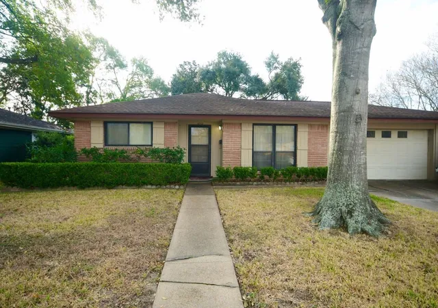 2nd image of 5703 Greencraig Dr, Houston, TX 77035 | MLS# 22980061