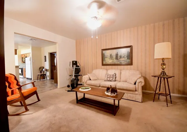 4th image of 5703 Greencraig Dr, Houston, TX 77035 | MLS# 22980061