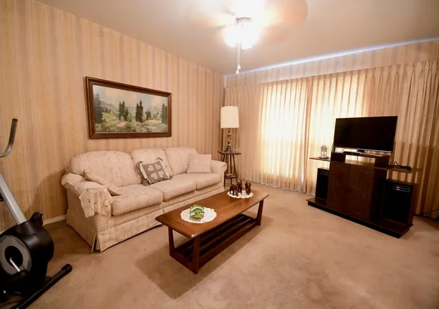 5th image of 5703 Greencraig Dr, Houston, TX 77035 | MLS# 22980061