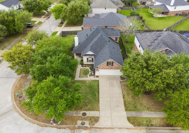 4th image of 2018 Knoll Oak Ln, Richmond, TX 77469 | MLS# 90441990