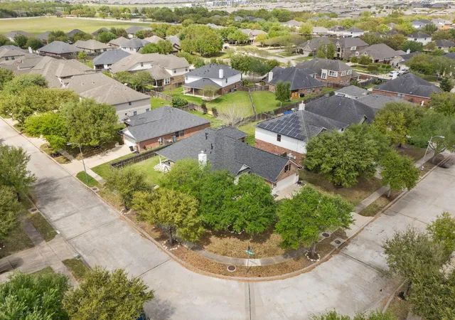 5th image of 2018 Knoll Oak Ln, Richmond, TX 77469 | MLS# 90441990