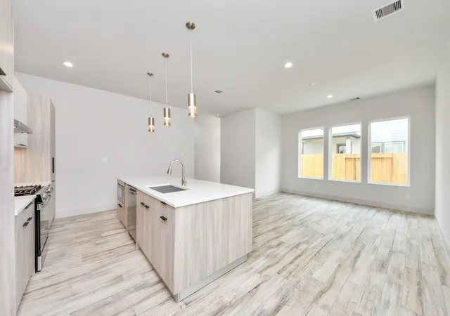 Photo 3 of Single family home for sale at 4022 Boho Ln, Houston, TX 77045 | MLS# 65434364 | Listing updated on 2026-09-16