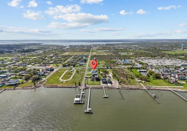 Homes for sale in Dickinson, TX | 118 22Nd St, Dickinson, TX 77539 | MLS# 30527812