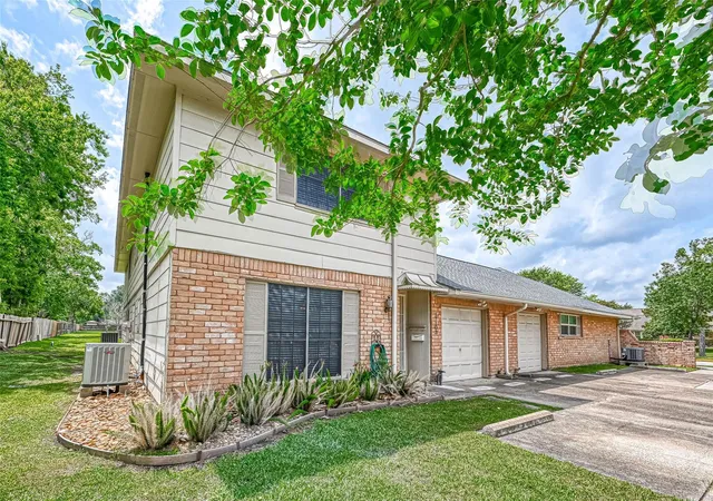Homes for sale in Friendswood, TX | 17103 Blackhawk Blvd, Friendswood, TX 77546 | MLS# 95934462