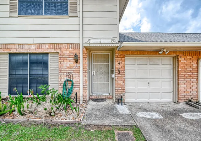 Homes for sale in Friendswood, TX | 17103 Blackhawk Blvd, Friendswood, TX 77546 | MLS# 95934462
