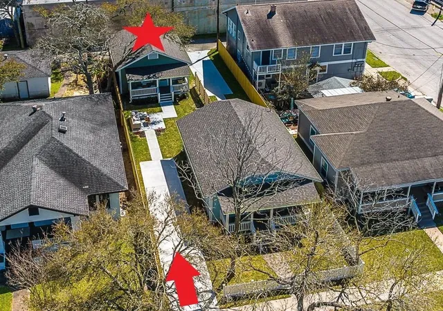 Photo 3 of Single family home for sale at 3825 Ave N 1/2, Galveston, TX 77550 | MLS# 60444023 | Listing updated on 2026-07-10