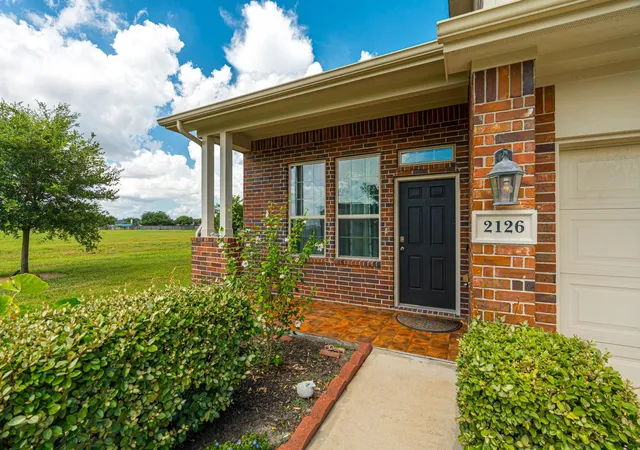 Photo 3 of Single family home for sale at 2126 Silver Rimrock Trl, Houston, TX 77014 | MLS# 14310459 | Listing updated on 2026-07-27