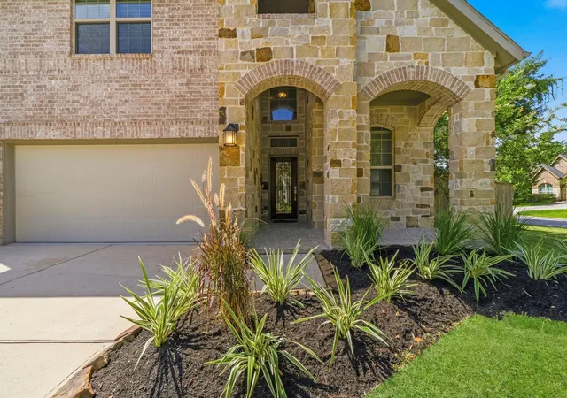 Photo 1 of Single family home for sale at 127 Fox Trl Rd, Montgomery, TX 77316 | MLS# 95371532 | Listing updated on 2026-08-31