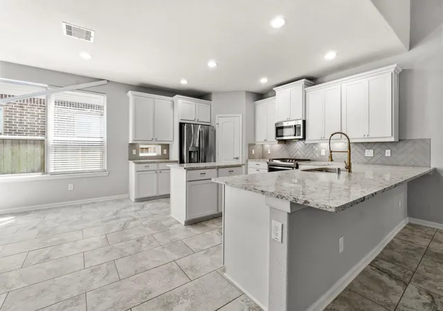 Photo 3 of Single family home for sale at 127 Fox Trl Rd, Montgomery, TX 77316 | MLS# 95371532 | Listing updated on 2026-08-31