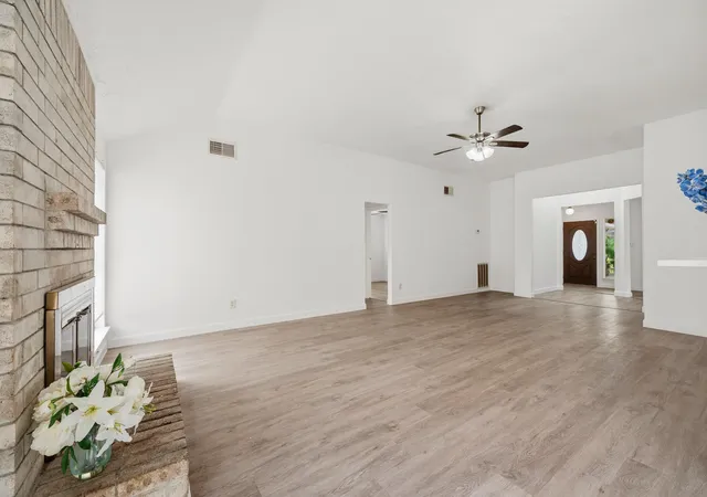 Photo 4 of Single family home for sale at 16022 Sierra Vista Dr, Houston, TX 77083 | MLS# 52245953 | Listing updated on 2026-09-01