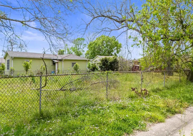 2nd image of 4921 Wipprecht St, Houston, TX 77026 | MLS# 58060430