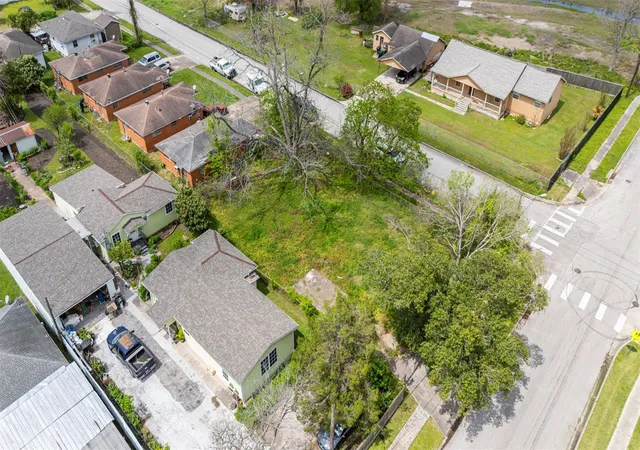 3rd image of 4921 Wipprecht St, Houston, TX 77026 | MLS# 58060430