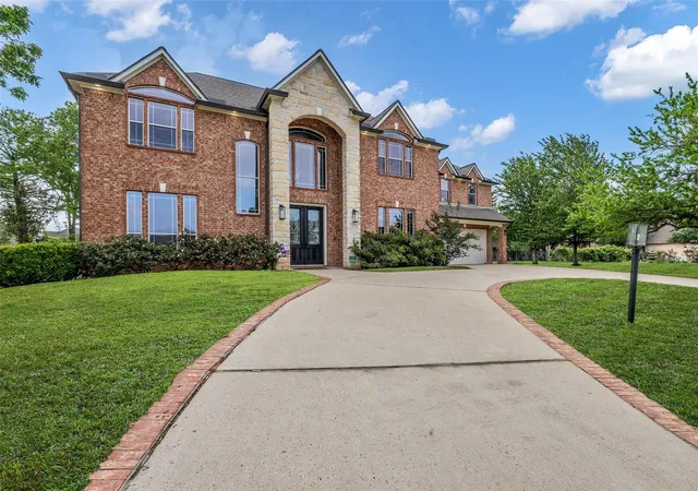 Photo 3 of Single family home for sale at 15 Winterhaven Ln, Montgomery, TX 77356 | MLS# 989012 | Listing updated on 2026-08-24