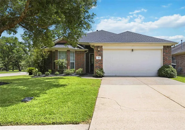 Homes for sale in Alvin, TX | 398 Henry St, Alvin, TX 77511 | MLS# 82544922