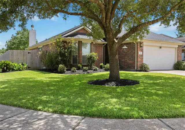 Homes for sale in Alvin, TX | 398 Henry St, Alvin, TX 77511 | MLS# 82544922