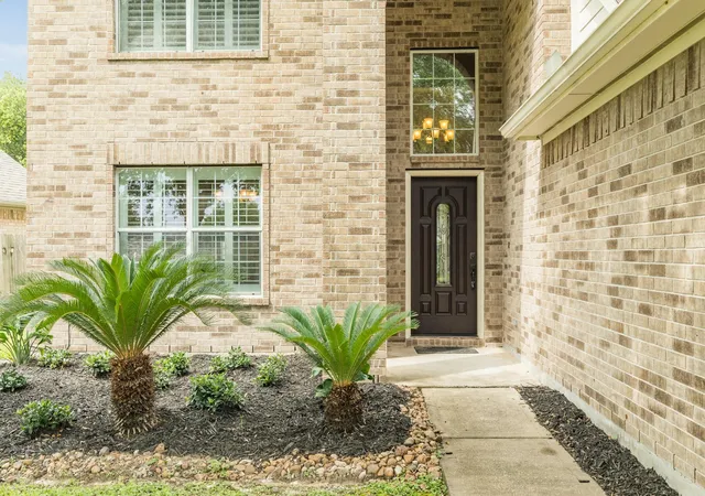 Photo 2 of Single family home for sale at 413 Sun River Ln, League City, TX 77539 | MLS# 41468252 | Listing updated on 2026-09-22
