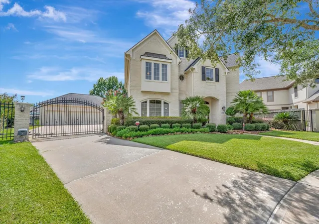 2nd image of 15134 Blossom Bay Dr, Houston, TX 77059 | MLS# 56461060