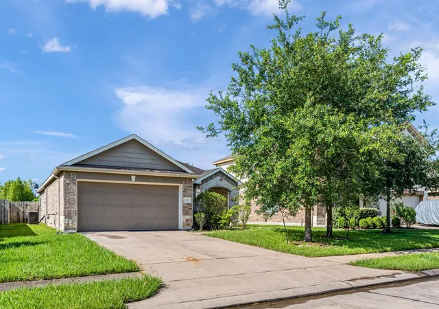 Homes for sale in Pearland, TX | 13112 Trail Manor Dr, Pearland, TX 77584 | MLS# 90343554