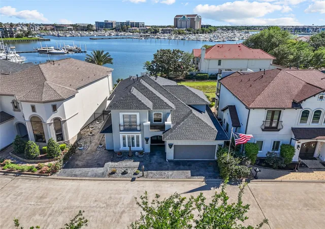 Photo 2 of Sale Pending at 1511 Waterside Dr, League City, TX 77573 | MLS# 54885202 | Listing updated on 2026-09-19