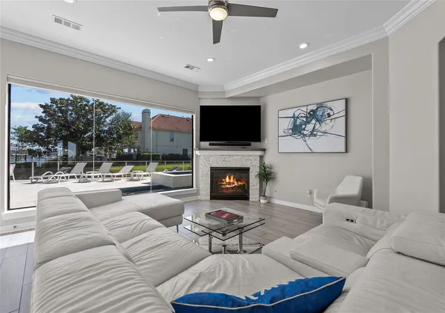 Photo 4 of Sale Pending at 1511 Waterside Dr, League City, TX 77573 | MLS# 54885202 | Listing updated on 2026-09-19