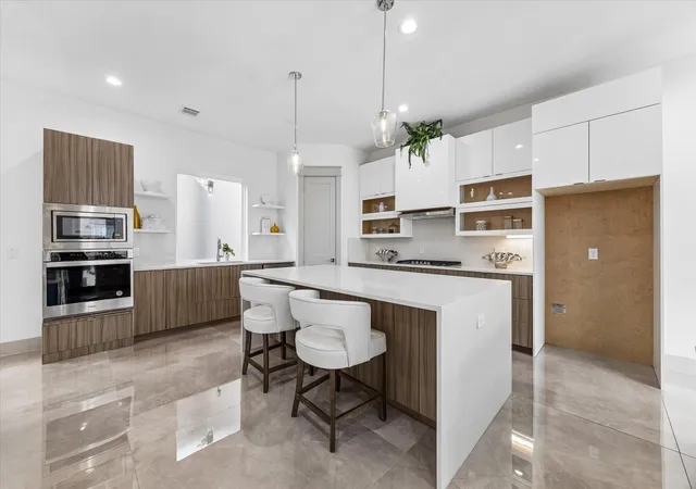 Photo 3 of Townhouse for sale at 1607 Utah St, Houston, TX 77007 | MLS# 19747938 | Listing updated on 2026-08-24