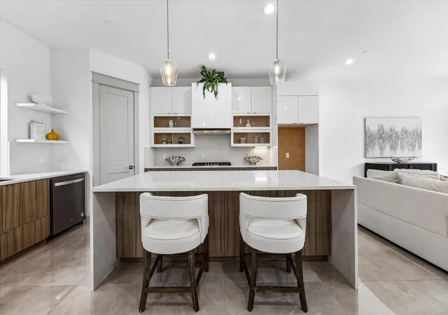 Photo 4 of Townhouse for sale at 1607 Utah St, Houston, TX 77007 | MLS# 19747938 | Listing updated on 2026-08-24