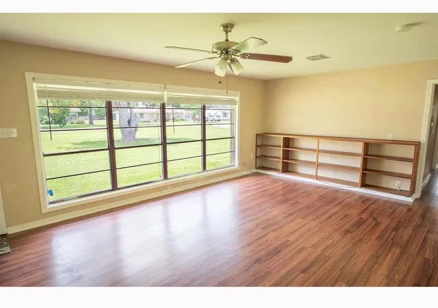 Homes for sale in Lake Jackson, TX | 117 Lazy Ln, Lake Jackson, TX 77566 | MLS# 79268916